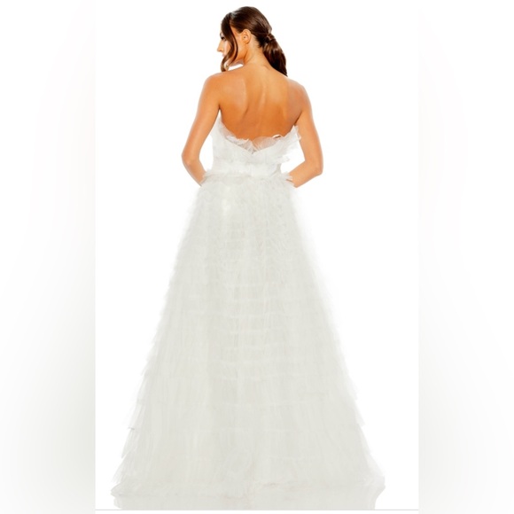 Mac Duggal 20530 White Strapless Ruffle Gown with Feathers NWT Sz 4 - Picture 3 of 3